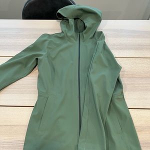 Lulu lemon Glyde Along soft shell jacket in green